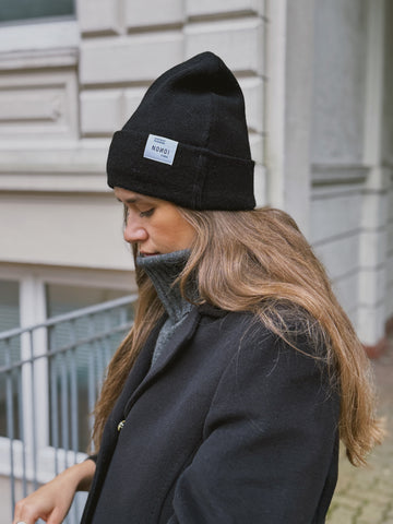 SCHWARZE MÜTZE "NERA" AUS WOLLE // UNISEX