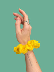 GELBES SCRUNCHIE "STRAND" // BAUMWOLLE