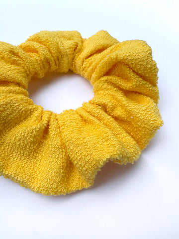 GELBES SCRUNCHIE "STRAND" // BAUMWOLLE