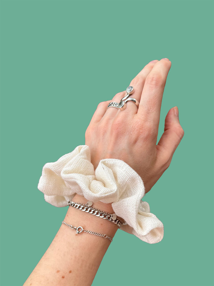 WHITEY SCRUNCHIE // LEINEN